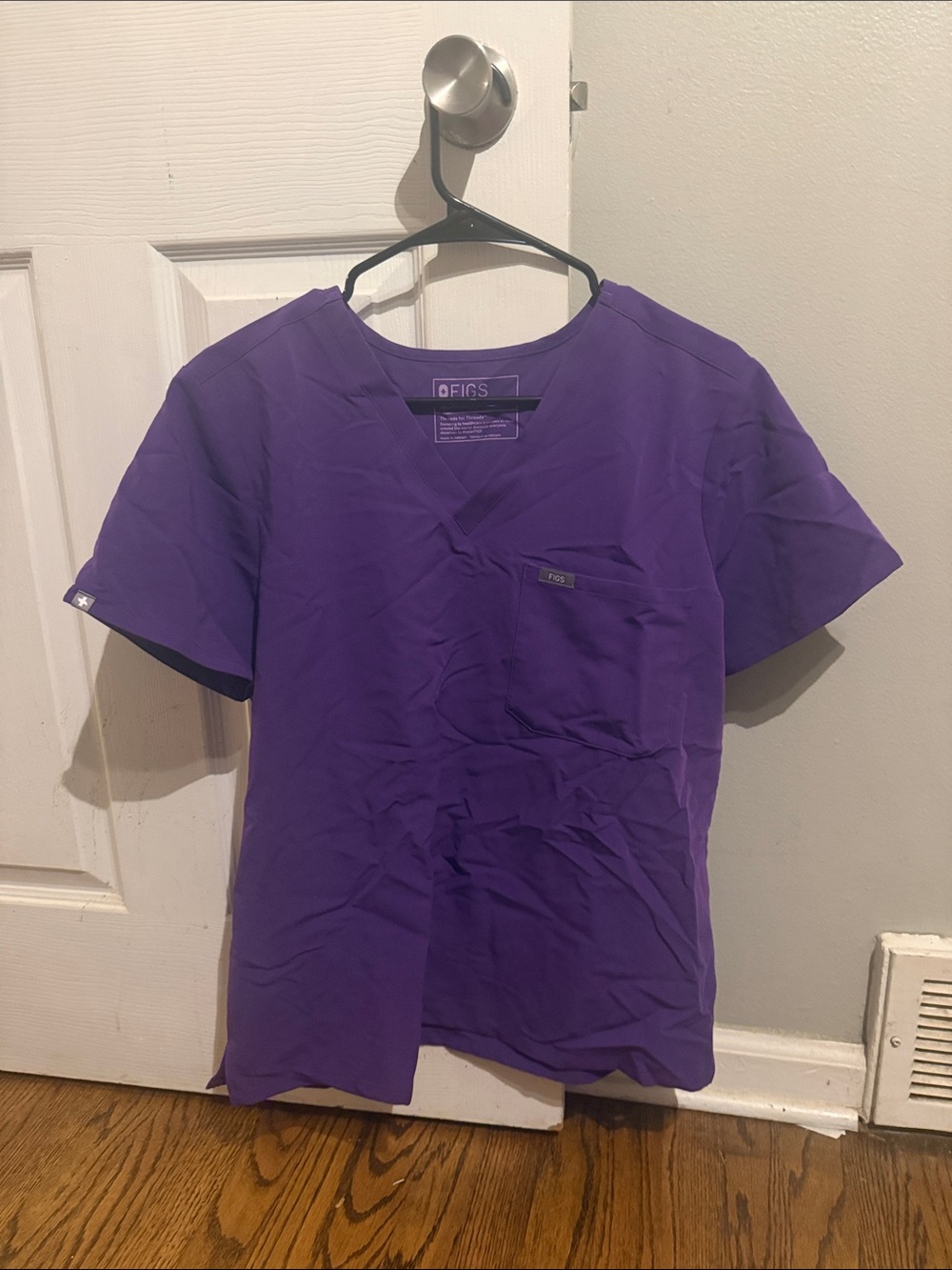 Figs Women’s V-Neck Scrub Top in Purple
